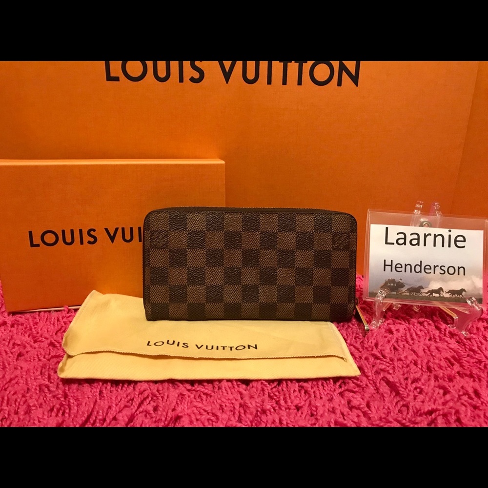 🌷SOLD🌷Authentic Louis Vuitton Zippy Wallet.